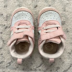 7/$20 | Munchkin girls washable shoes